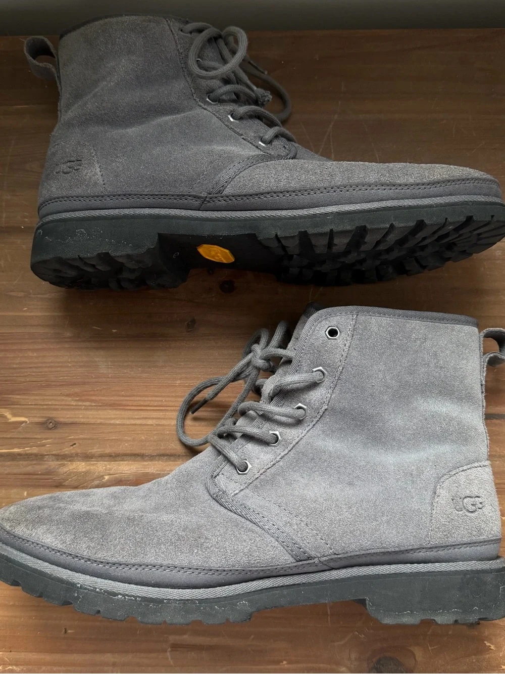 UGG Harkley Charcoal Grey Suede Sheepskin Chukka Desert Boots Shoes Men Size 9.5